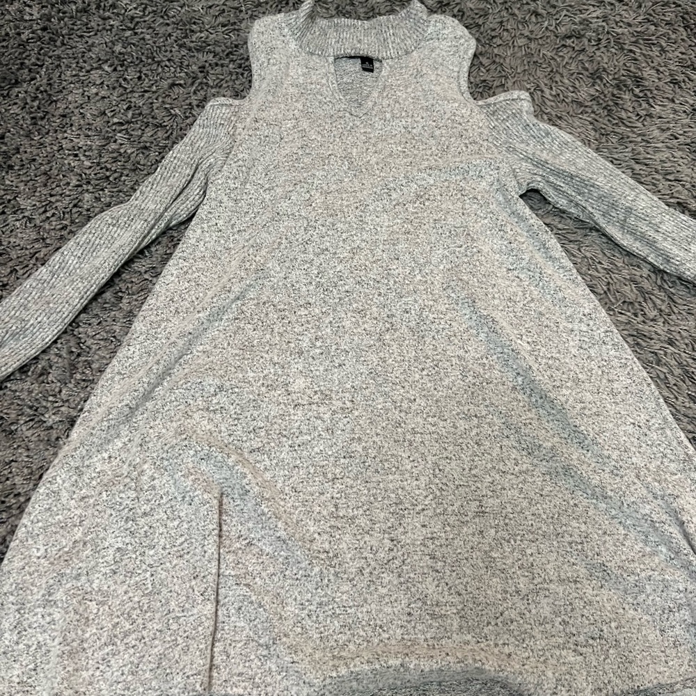 A. Byer cut out shoulder long sleeve